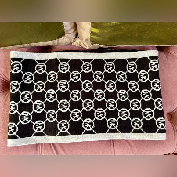 MICHAEL KORS infinity scarf - Picture 3 of 6